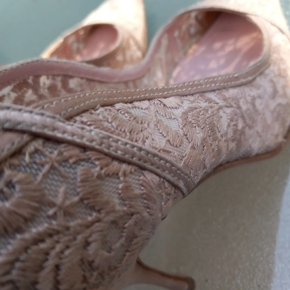 Miu Miu 38 ½ or 8 ½ Sexy Pump - Picture 3 of 7